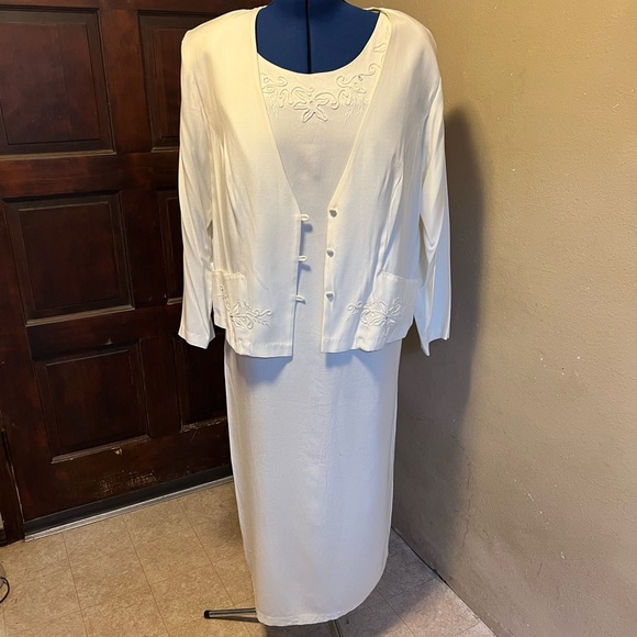 Cream colored sleeveless dress with cover jacket and embroidered size 16 - Picture 1 of 11